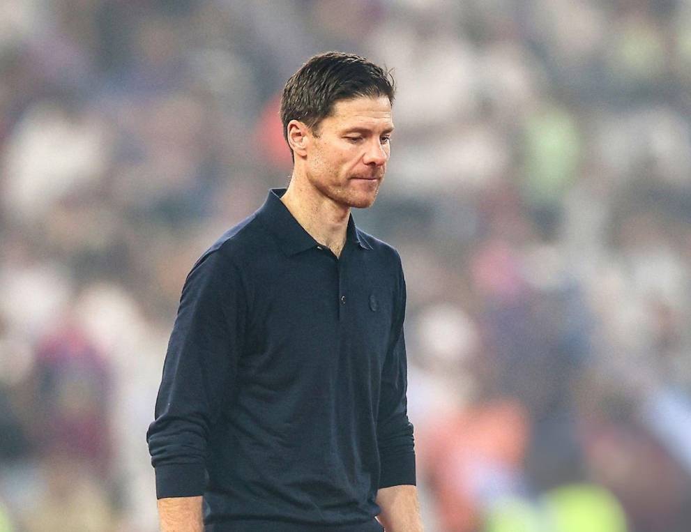 英超5轮不胜仅领先曼联1分，西媒曝利物浦联系阿隆索，斯洛特危险了