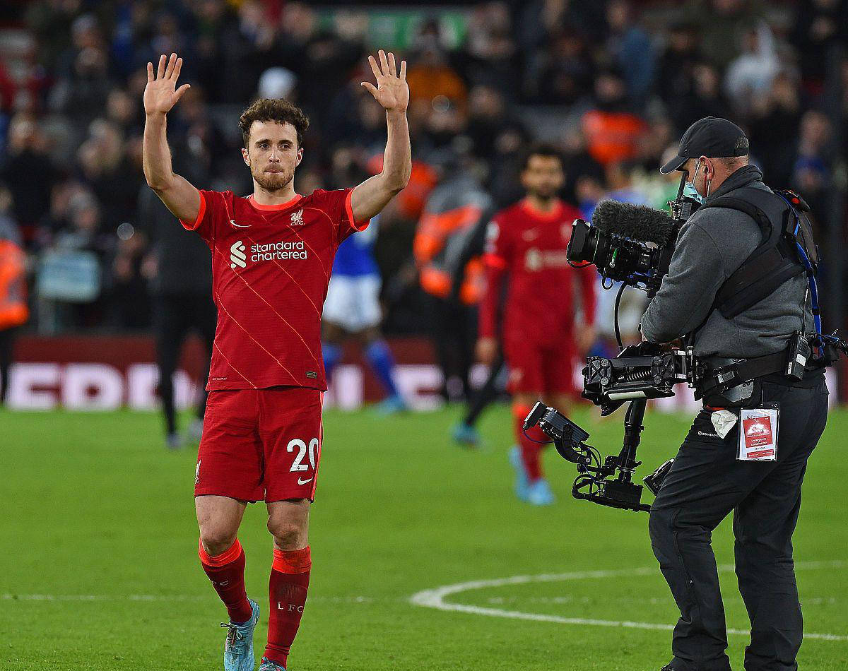 利物浦欧冠强势反弹，纽卡斯尔联客场表现回暖迎来复苏希望