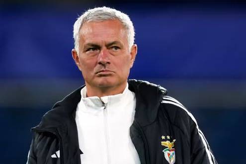 别追穆里尼奥！纽卡该挖 “世界最佳少帅”，他能完美取代埃迪·豪